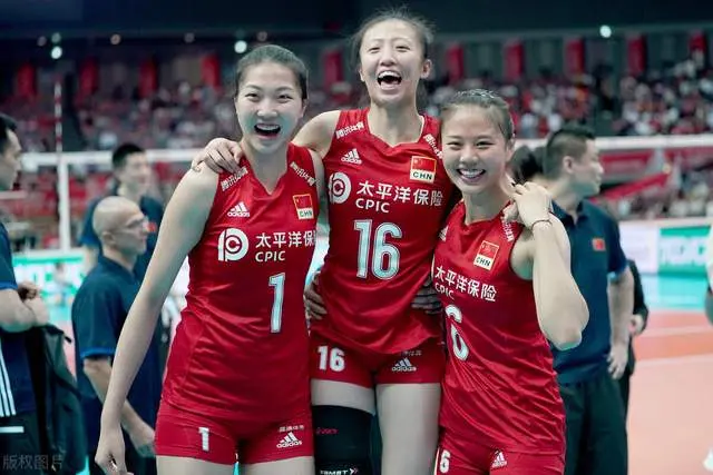 IMdianjingsports-詹姆斯回归首秀大放异彩，中国女排主场球迷高呼名字