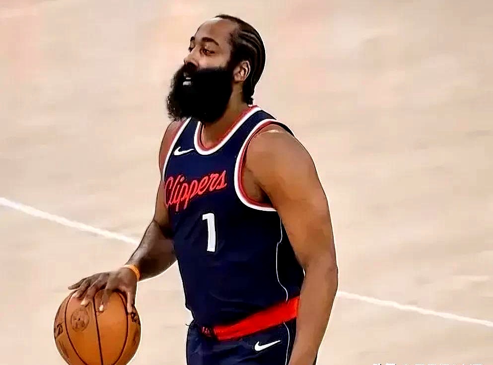 IMdianjingsports-恒大技术犯规送分，哈登主帅怒摔战术板！！